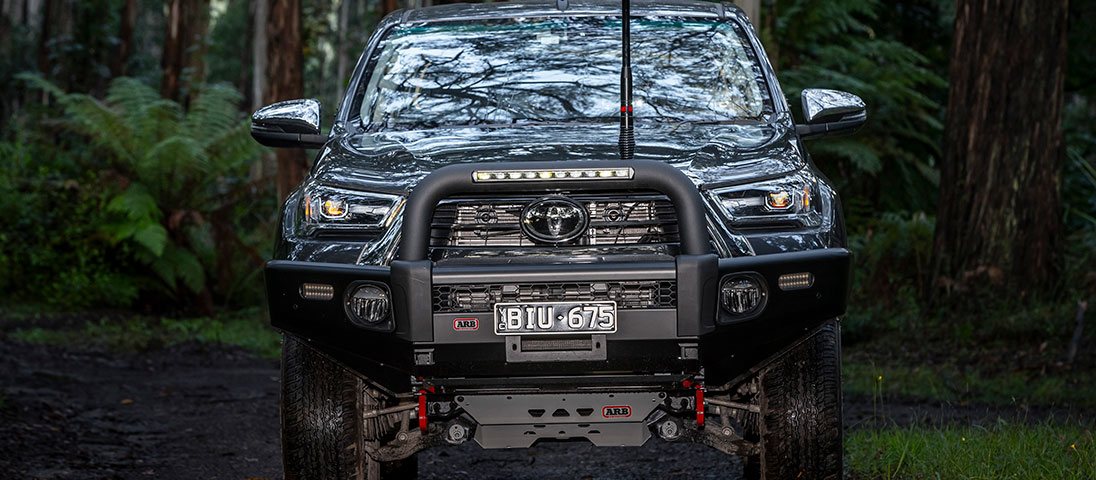 ARB-Summit-Sahara-Bull-Bar-Tube-With-Light-Bar-img4