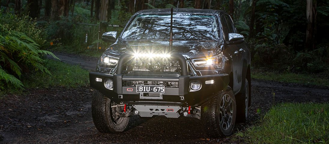 ARB-Summit-Sahara-Bull-Bar-Tube-With-Light-Bar-img5